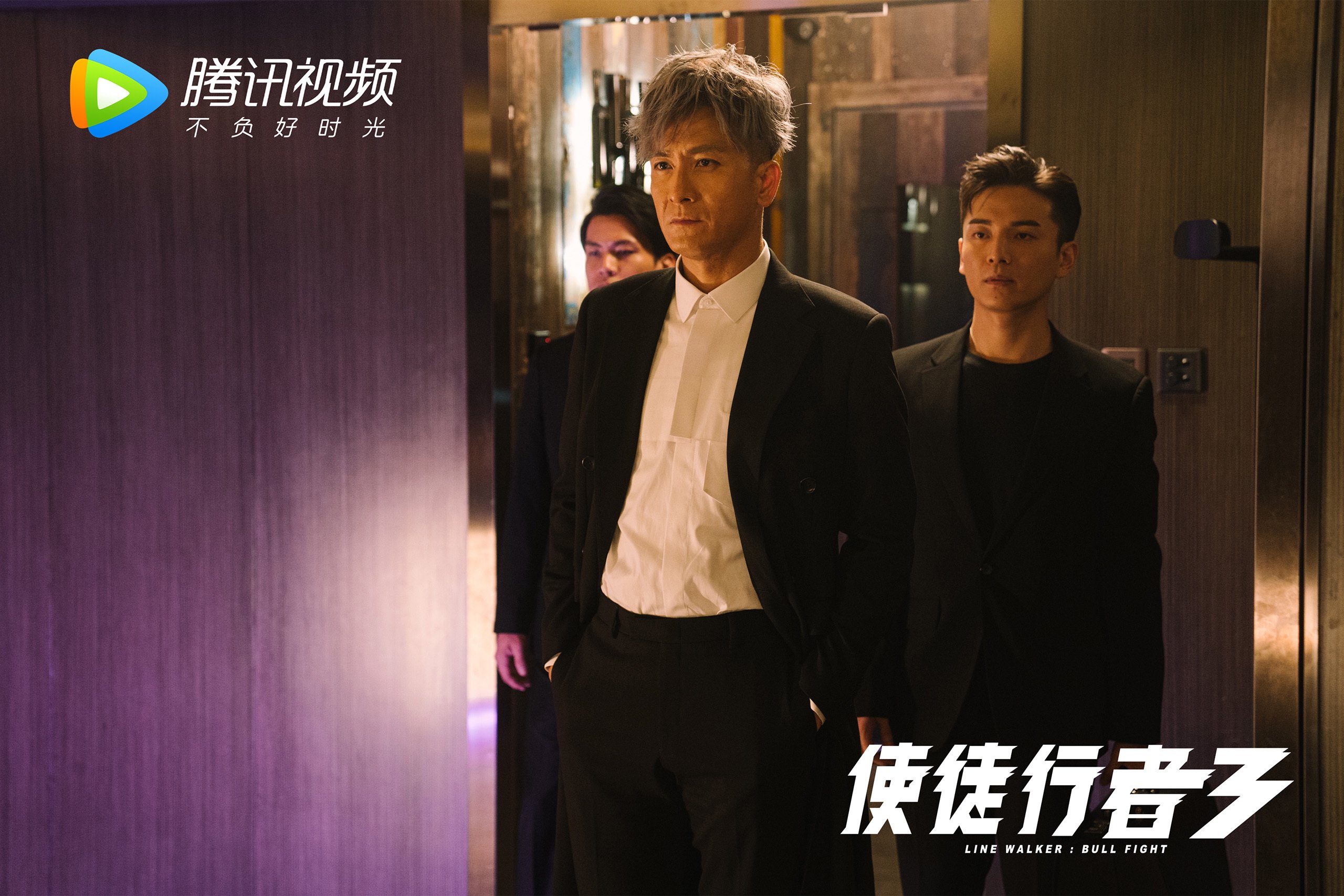 瀑布飞跃极限运动大赛，激流勇进的惊险瞬间，瀑布飞扬